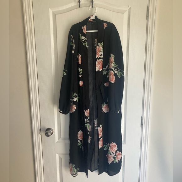 Long belted cardigan with flowers - Picture 2 of 4
